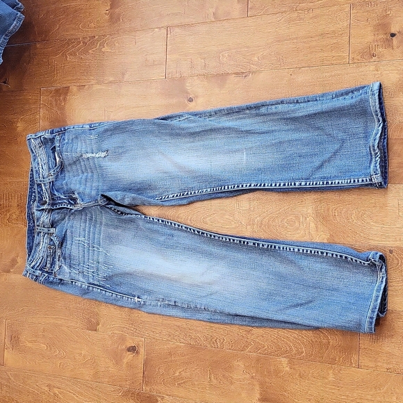 Cowgirl Tuff Denim - Women's Cowgirl Tuff Blue Jeans Size, Light Color, Distressed 30x33